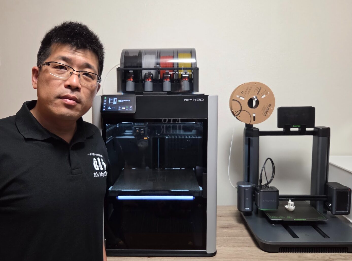 岩坪範光と3Dプリンター設備